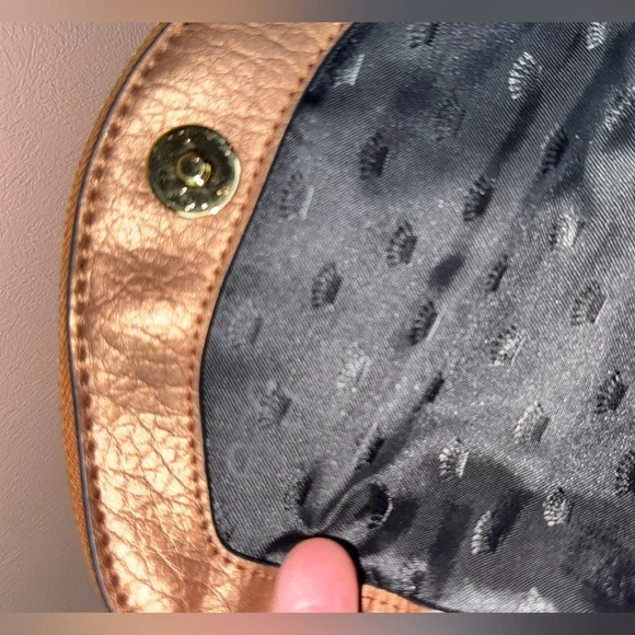 Juicy Couture Rose Gold Clutch - Picture 4 of 7